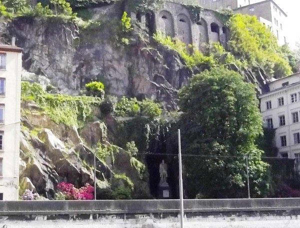 L'homme de la roche.